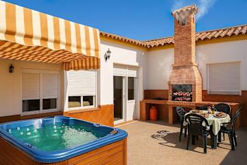 El Palmar Terraza y Jacuzzi exterior agua caliente  cerca de la playa - image 2