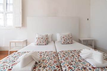 Porto Lounge Hostel - Spacious Room | Terrace photo 3