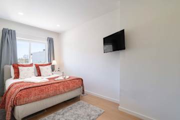 Modern & Spacious Flat with Balcony by HostWise photo 5