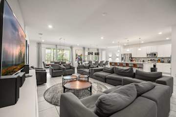 Luxurious 15-Bedroom Villa with Pool near Disney!