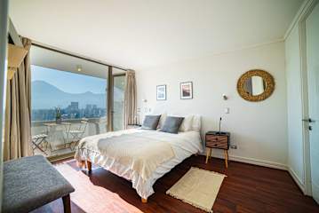  Las Condes Luxury Apartment: Pool, Gym & Balcony