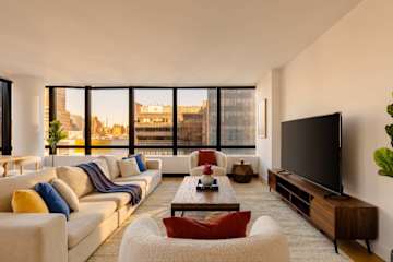 Photo #19 of Skyline II 