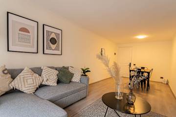 El Golf: 2BR/2BA Family Apartment with Pool!