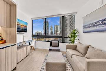 Beautiful Miami Apt Pool & Beach for 3 Guests