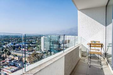 Cozy Nunoa Apt, Balcony & Modern Comfort