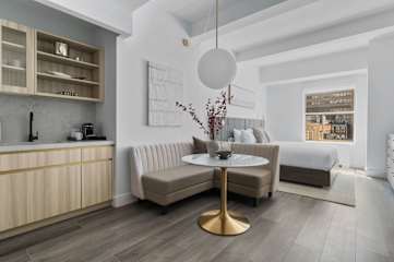 17John: Elite King Studio Apartment