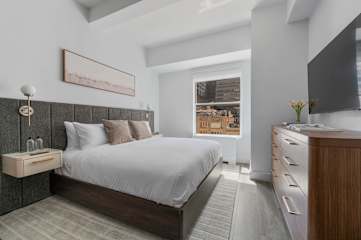 17John: Elite King Studio Apartment