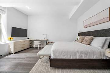 17John: Premium King Studio Apartment