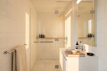 Photo #12 of Embassy III