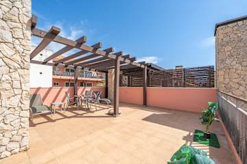 Sunlit Villa Terraces and Pool in Vilamoura by HostWise photo 4