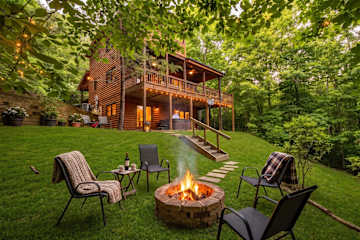 Blue Ridge Hideaway | Hot Tub + Forest Views
