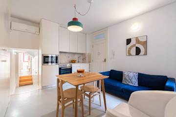 Stylish Flat with Terrace & Jacuzzi by HostWise photo 3
