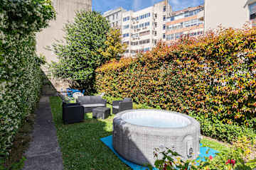 Stylish Flat with Terrace & Jacuzzi by HostWise