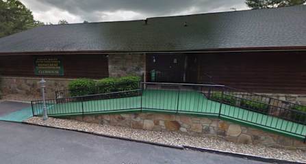 Pinecrest Exterior Grounds