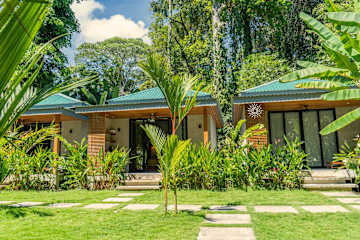 Serenity Sand Bungalow Beach & Jungle Escape + AC