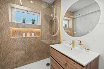 Stylish & Sleek Flat near the Beach by HostWise photo 5