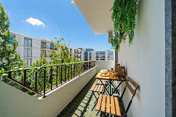 Stylish & Sleek Flat near the Beach by HostWise photo 4