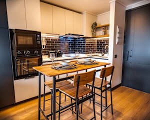 Chic 1BR in Nunoa Cozy Balcony  Pool Access