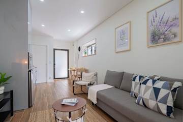 Elegant Flat with Pool Near Airport by HostWise photo 3