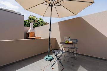 Elegant Flat with Pool Near Airport by HostWise photo 5
