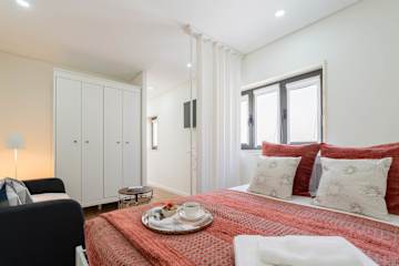 Cozy Studio with Pool Near Airport by HostWise photo 2