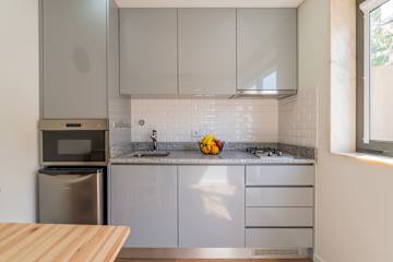 Cozy Studio with Pool Near Airport by HostWise photo 3