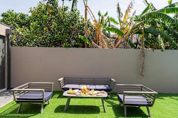 Cozy Studio with Pool Near Airport by HostWise photo 5