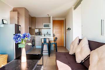 Nunoa 1BR Apt. Close to Everything: Kitchen & WiFi