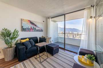 Apartment in Las Condes: Comfort, Pool and Balcony