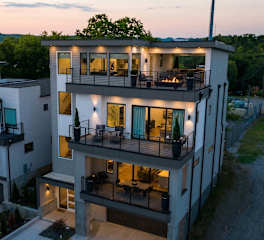 Modern Luxury! Hot Tub,Mini Golf,Elevator,Views