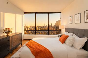 Photo #12 of Skyline IV