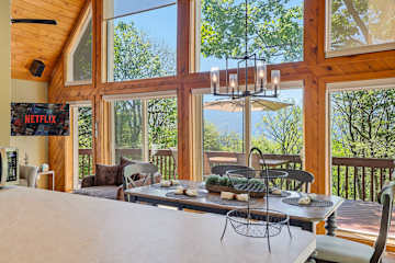 Views of Blue Mountain! Near App Trail, Game Room