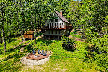 Views of Blue Mountain! Near App Trail, Game Room