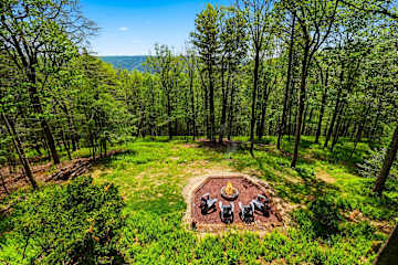 Views of Blue Mountain! Near App Trail, Game Room