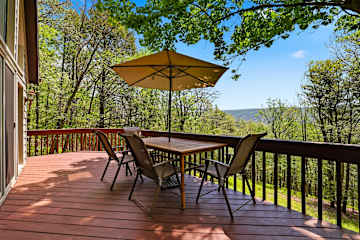 Views of Blue Mountain! Near App Trail, Game Room