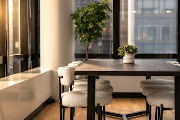 Photo #15 of Skyline VI