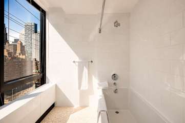 Photo #7 of Skyline VI