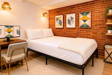 Photo #15 of Noho Court