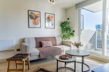 1BE Chic Las Condes Apt with Pool for 3 Guests | 