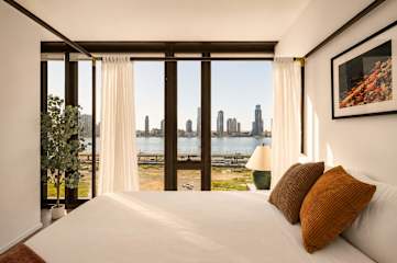 Photo #5 of Embassy IV