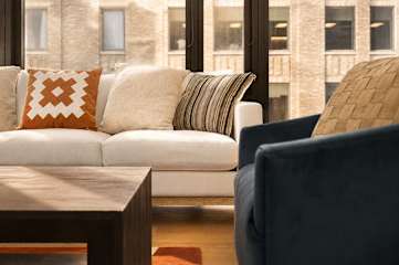 Photo #16 of Embassy IV