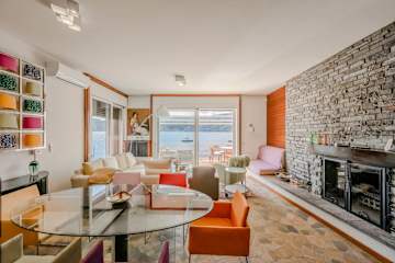 Italian Lakes lakeside villa with direct lake access