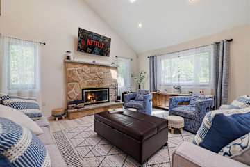 Lazy Bear Lodge (Poconos)