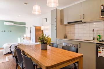 Chic Studio Bellavista Dining & Hospital Access