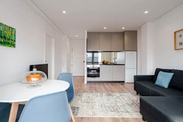 Bright Flat with Balcony & Garage by HostWise photo 3