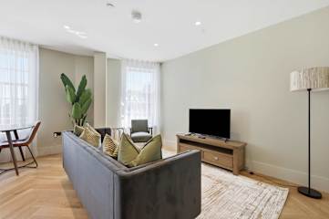 Cheyne Olivera l Luxury Chelsea Retreat with Thames View photo 8