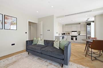 Cheyne Olivera l Luxury Chelsea Retreat with Thames View photo 1