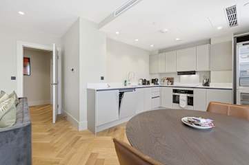 Cheyne Olivera l Luxury Chelsea Retreat with Thames View photo 4
