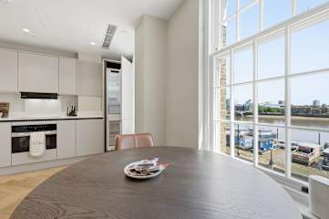 Cheyne Olivera l Luxury Chelsea Retreat with Thames View photo 6