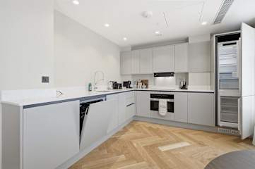 Cheyne Olivera l Luxury Chelsea Retreat with Thames View photo 7